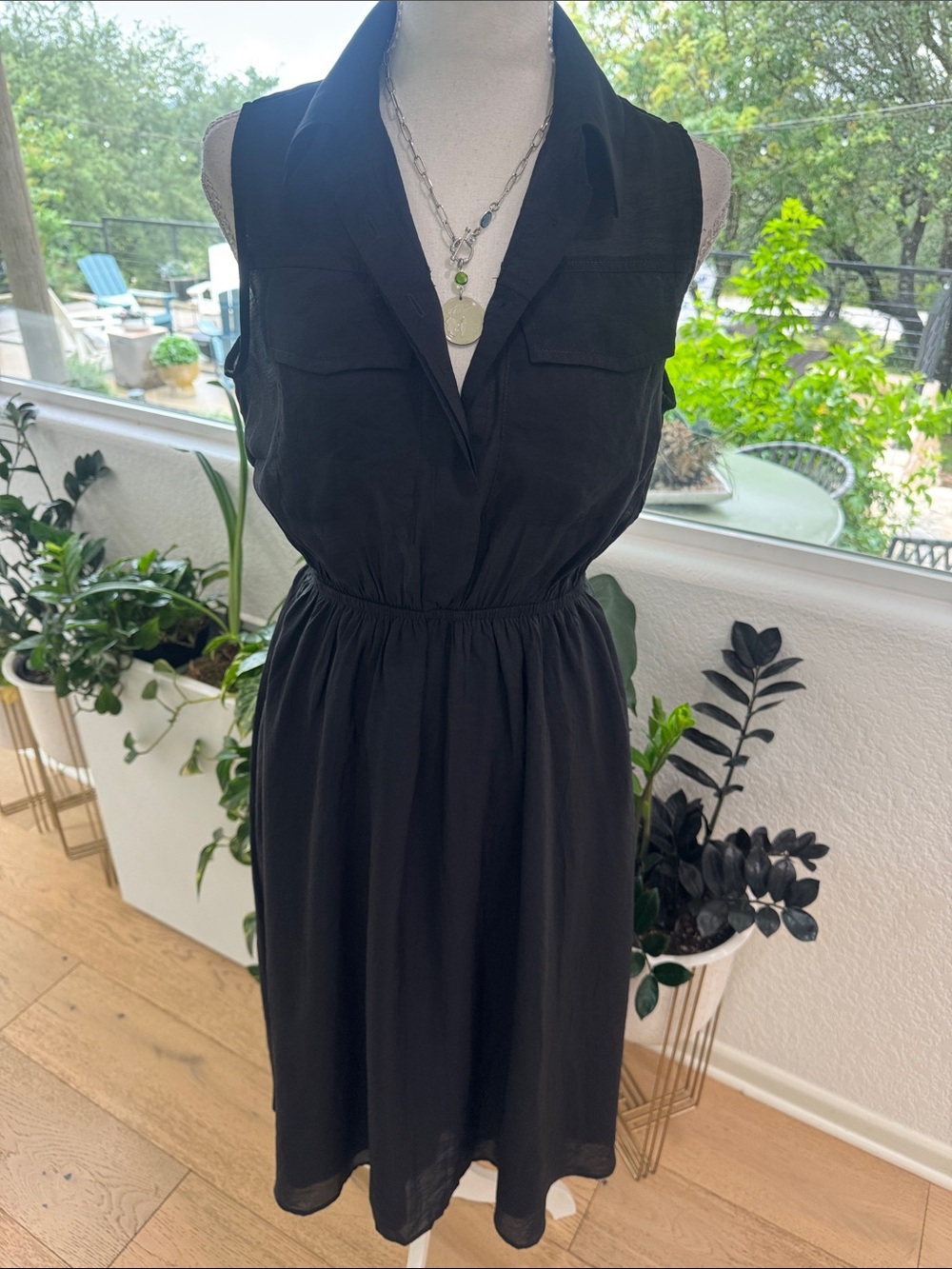 Classic Black Sleeveless Midi XS Dress With Elastic Waist
